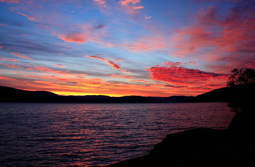 Zonsondergang fjord Noorwegen van Margreet Frowijn