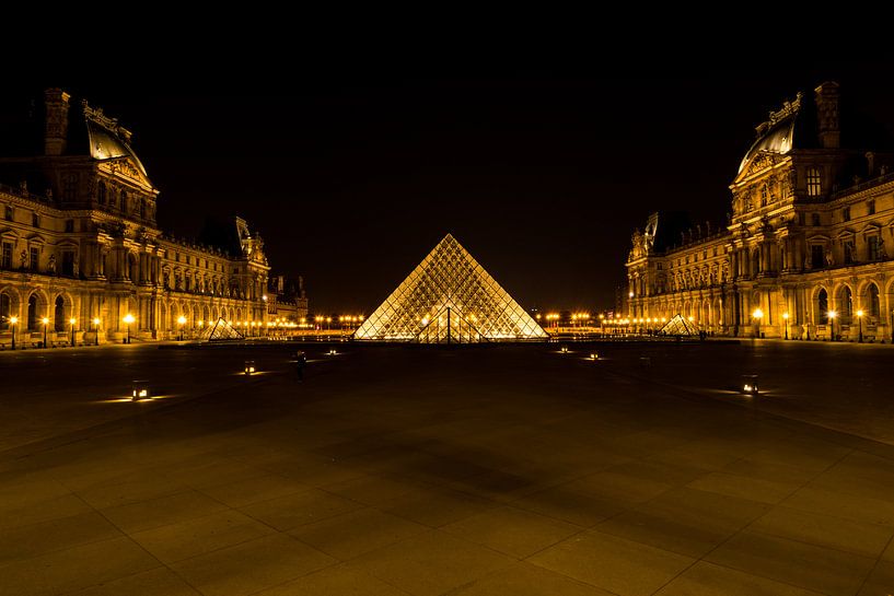 Museum Louvre bij avond - Parijs - 2 van Damien Franscoise