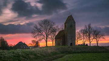 Lever du soleil Eglise de Maurice à Marsum sur Henk Meijer Photography