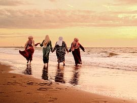 Vier Freunde an der Nordseeküste