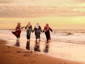 Vier Freunde an der Nordseeküste