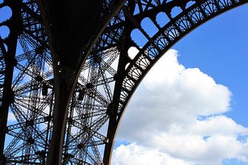 Eiffeltoren close-up van Anna van Leeuwen