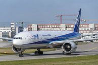 ANA Boeing 777-300ER op luchthaven Frankfurt. van Jaap van den Berg thumbnail