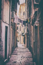 Old Greek alley by Tichelaarfotografie
