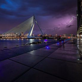 Gewitter über Rotterdam von Maarten Hooijmeijer