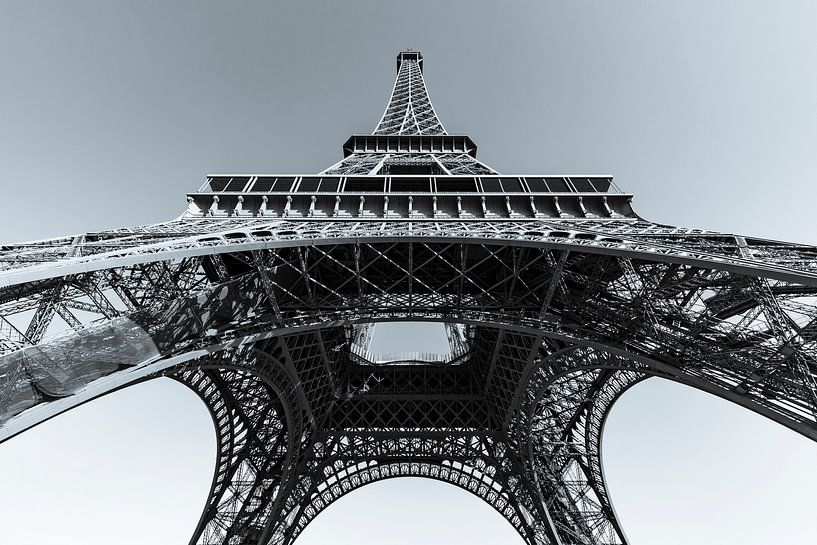 Eiffeltoren in Parijs / zwart-wit van Werner Dieterich