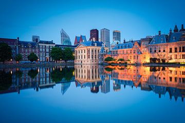 Skyline von Wolkenkratzern und Übersichtsfoto von Den Haag und Hofvijver von Original Mostert Photography