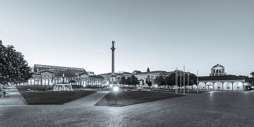Kasteelplein in Stuttgart bij nacht - monochroom