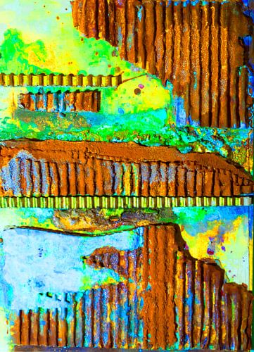 Coloured rust corrugated board