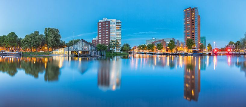 Sluiskade in Groningen at night par Ron Buist