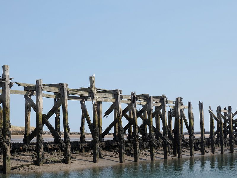 Rivage d'une jetée abandonnée par Joep Dirkx