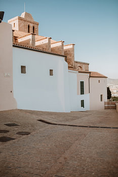 Romantic, colorful street in Ibiza | Architecture | Street Photography