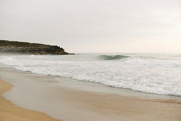 Oceaan Golven Strand Zee | Ericeira | Portugal van Mirjam Broekhof