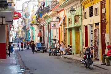 Cuba's prachtige straatjes van Tom Hengst