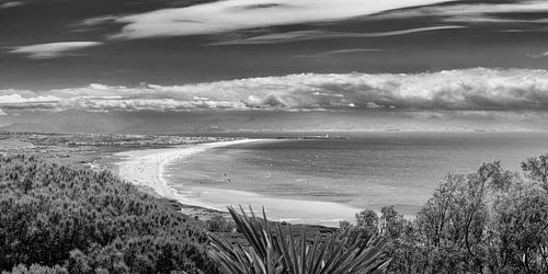 Baai van Tarifa in Andalusië / Spanje in zwart-wit