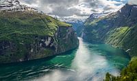 Uitzicht over Geirangerfjord, Noorwegen van Dirk Jan Kralt thumbnail