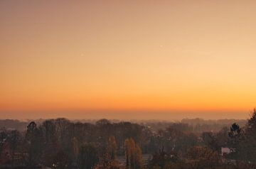 Weert ontwaakt, panorama met een prachtig gekleurde zonsopkomst van Jolanda de Jong-Jansen