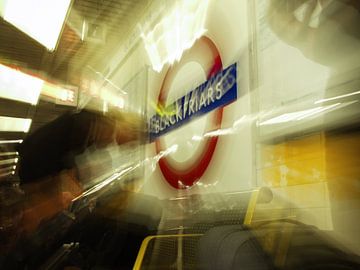 Black Friars - London Tube Station van Ruth Klapproth