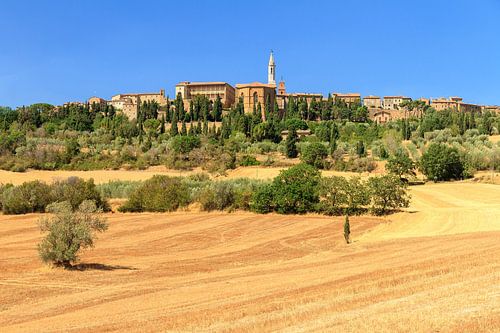Toscaans dorp op de heuvel