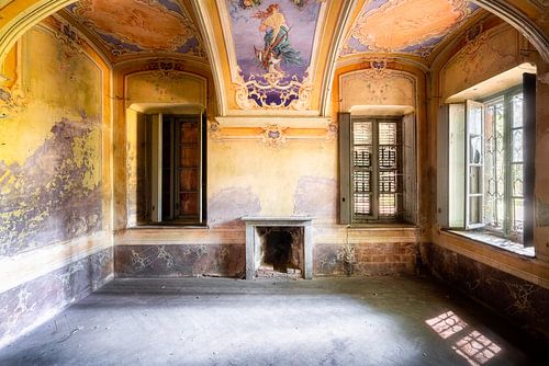 Ferme abandonnée aux couleurs chaudes.