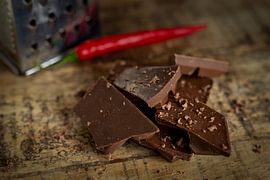 Chocola, peper, zout & rasp op hout van Miranda van Hulst