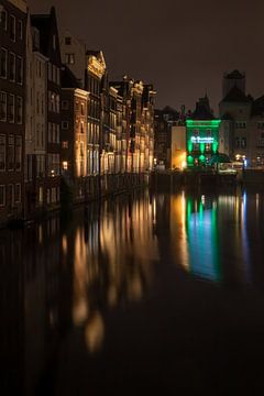 Amsterdam - Damrak bij nacht van t.ART