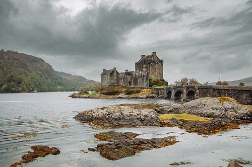 Kasteel Eilean Donan in Schotland. Highlander kasteel in de Hooglanden.
