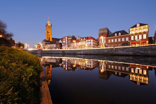 Roerkade in Roermond met de Sint-Christoffelkathedraal