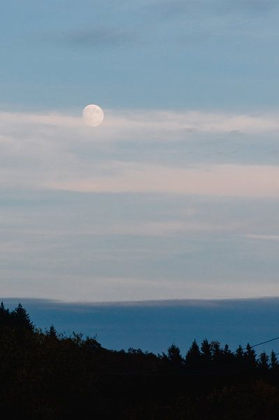 Maanlicht boven de heuvels von Annemarie Rikkers
