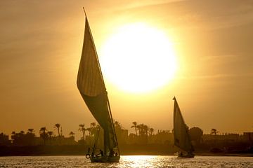 Felucca's op de Nijl bij zonsondergang, Egypte