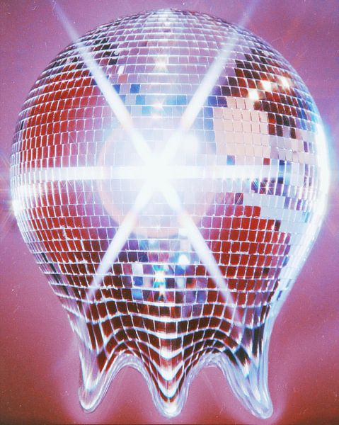 Smeltende discobal van Samantha Hearn