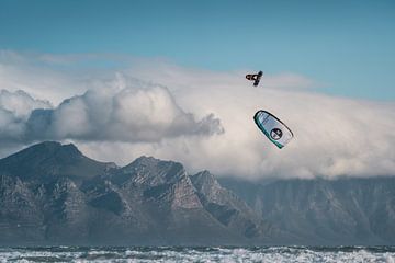Kitesurfer bij Macassar 4 van Andy Troy