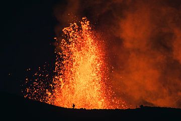 Wandelaar voor vulkaanuitbarsting
