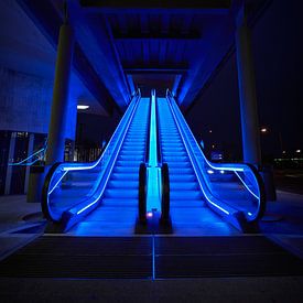 Rolltreppe bei Nacht. sur Mike Ahrens