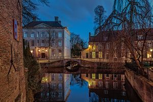 Het huis met de Paarse ramen in Amersfoort von Dennisart Fotografie