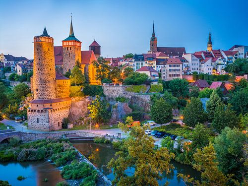 Oude stad van Bautzen kort na zonsondergang