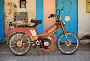 Old Moroccan Mobylette Moped van Riekus Reinders