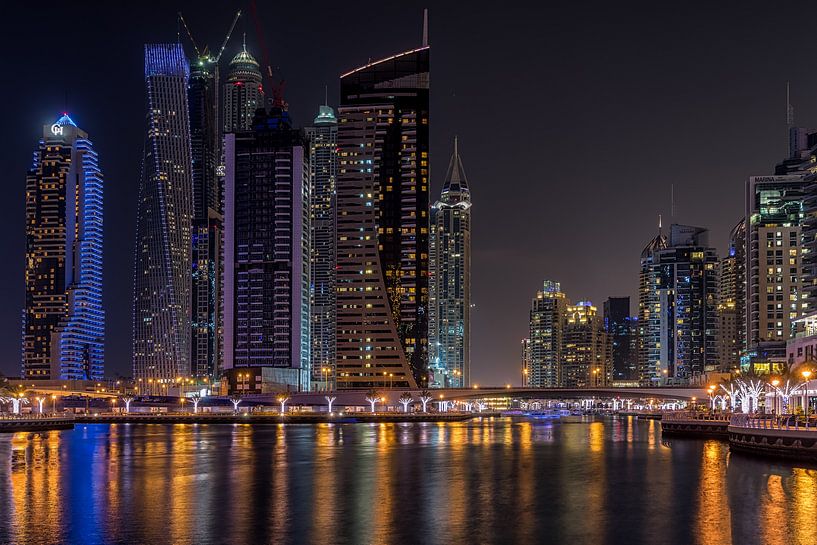 Dubai bij nacht 9 van Peter Korevaar