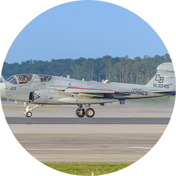 Take-off Grumman EA-6B Prowler. van Jaap van den Berg