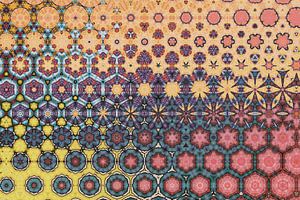 un fond géométrique abstrait et coloré avec des éléments artistiques