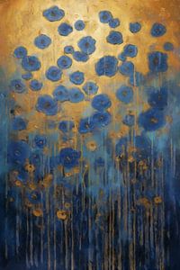 Blaue Blumen am goldenen Himmel