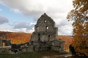 Kasteel Hohenurach bij Bad Urach in het najaar Baden Württemberg Duitsland van Frank Fichtmüller