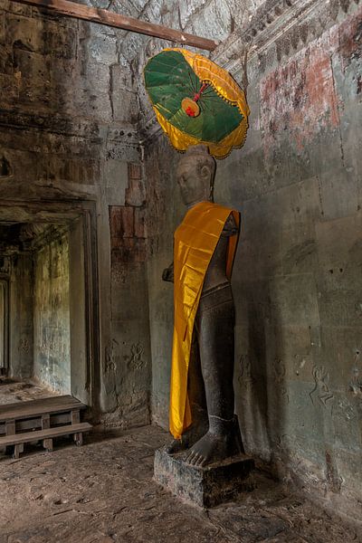 Vishnu in Angkor Wat temple by Richard van der Woude