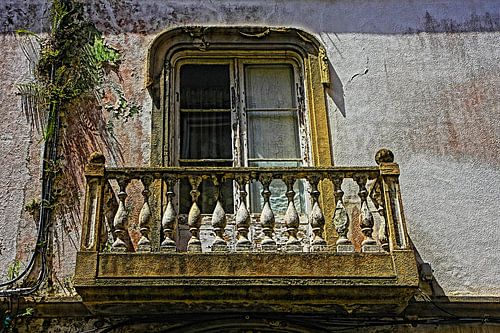 Old dilapidated balcony 