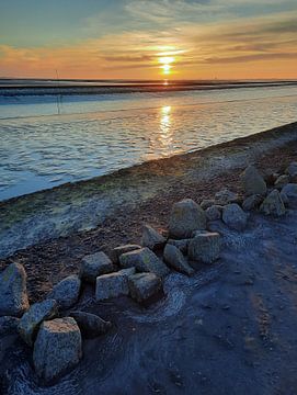 Romantische zonsondergang aan zee van Michael Godlewski