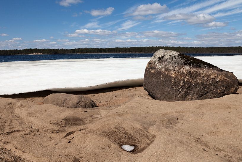 Een bevroren meer in Finland van Irene Hoekstra