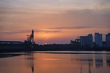 Zonsopgang in de haven van Bremen