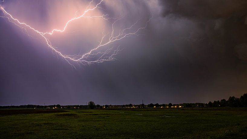 Lightning over Dutch fields by Jelle Bakker