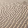 Vagues dans le sable blanc, plage de Texel sur Bianca Kramer