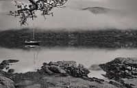 Zeilboot, - Loch Duich - Highlands Schotland van Jasper van de Gein Photography thumbnail